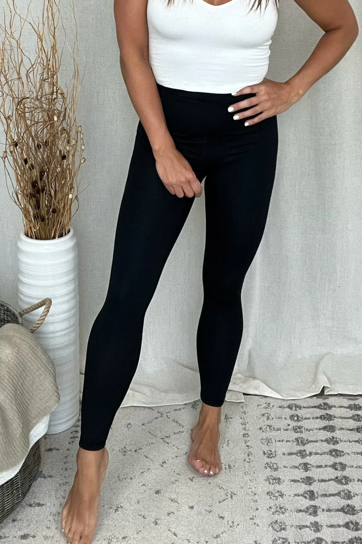 BLACK COMPRESSION LEGGINGS