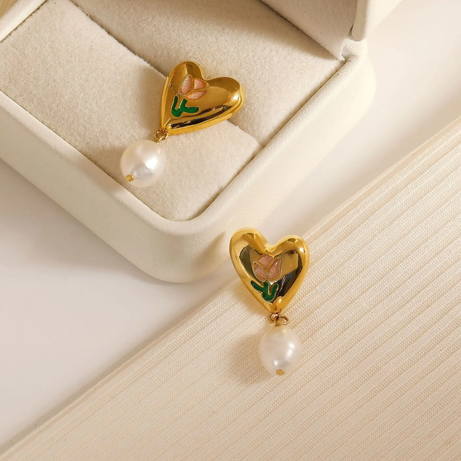 Chic Enamel Tulip Heart Pearl Earrings